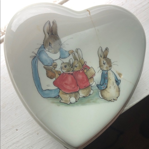 Wedgwood Other - Wedgewood porcelain bunny box